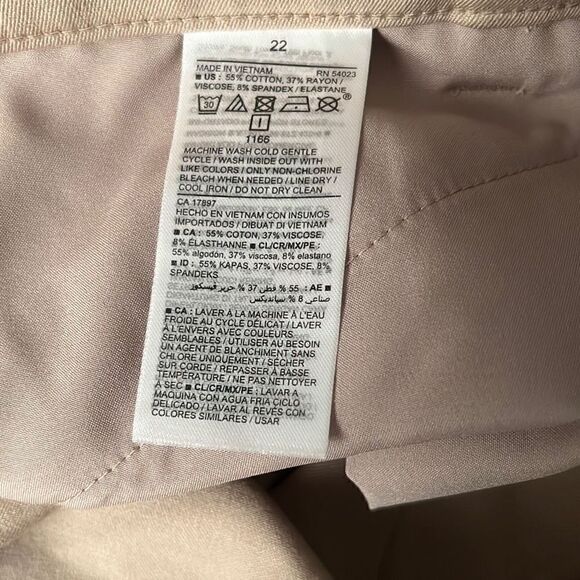 Old Navy Women's High Rise Pixie Never Fade Secret Slim Pockets Nude Size 22 - Picture 6 of 7